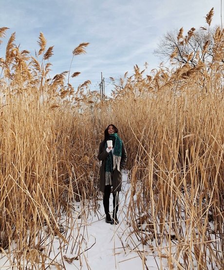 Brigit Sinaga 裸のスター 写真