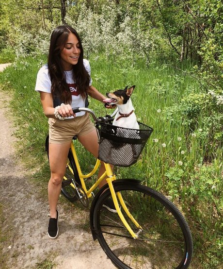 Brigit Sinaga ポルノスター 写真