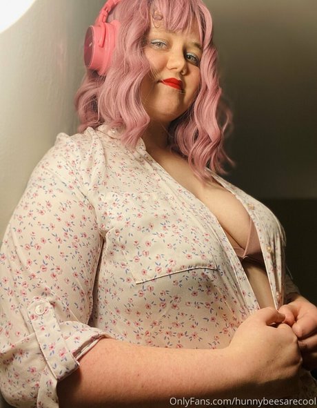 ランジェリーヌードオンリーファンズ アダルト 写真