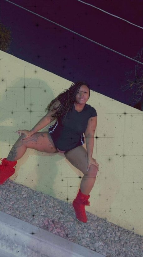 フェイシャルオンリーファンズ セクシー裸 写真