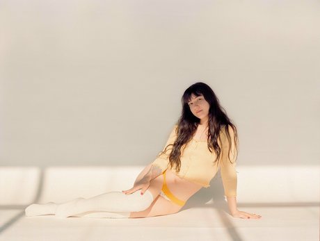 vaegasuicide ポルノモデル 写真