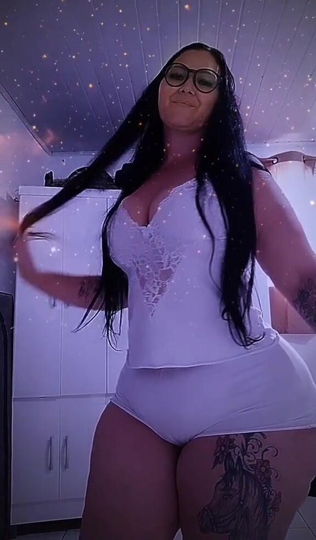 巨乳クーガーオンリーファンズ エロチック ギャラリー