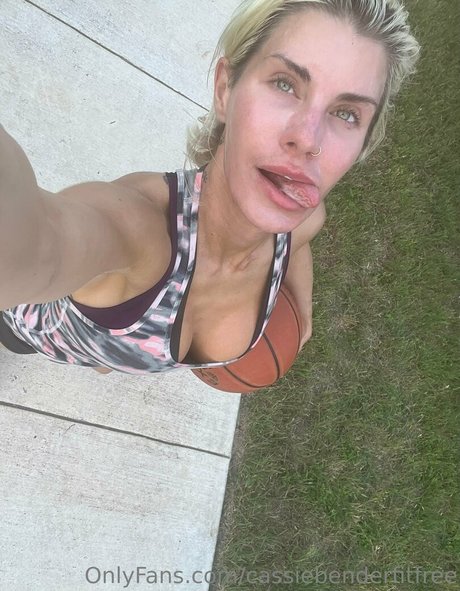 cassiebenderfitfree ヌード女優 写真