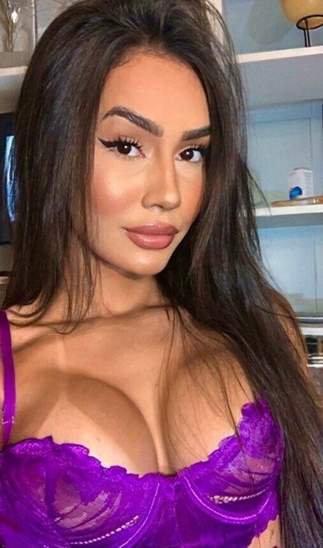 Amanda Pavanelli 高品質のスター 写真
