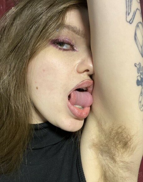 asmr 足 オンリーファンズ セクシー裸 写真