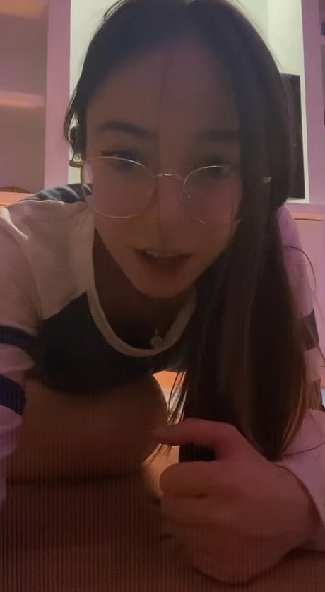 小さいチンポのシーメールオンリーファンズ 美しい 画像