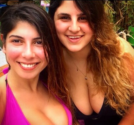 Coral Hagag セックスモデル 写真