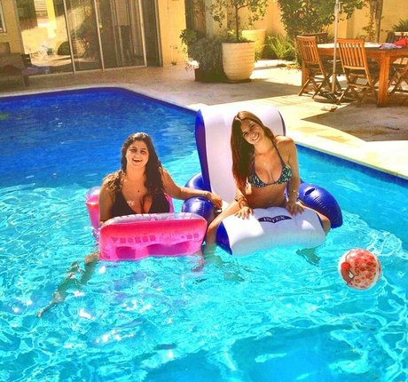 Coral Hagag xxxスター アーカイブ