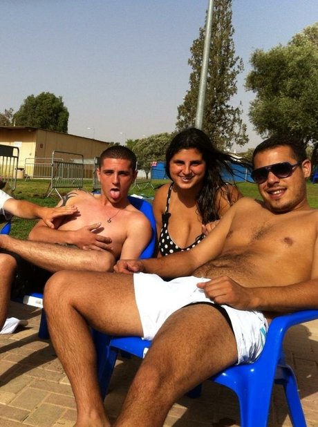 Coral Hagag 完璧な女優 写真