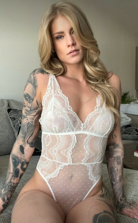 Krista M Arie xxxモデル 写真