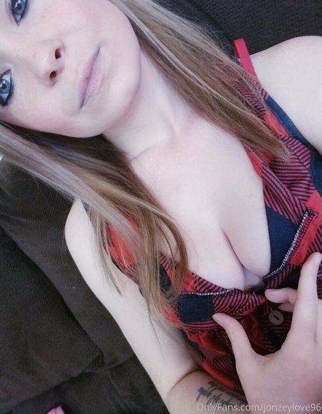 jonzeylove96 セックスモデル 写真