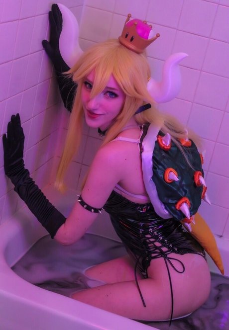 Annas cosplay top profile image