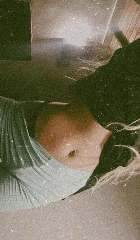 裸の写真 オンリーファンズ ホットセクシー 画像