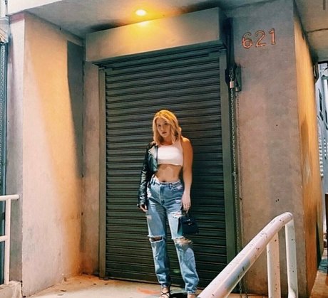 Ashley Monet アダルトモデル 写真