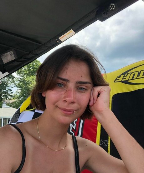 Aynsleigh Escher HDポルノスター ギャラリー