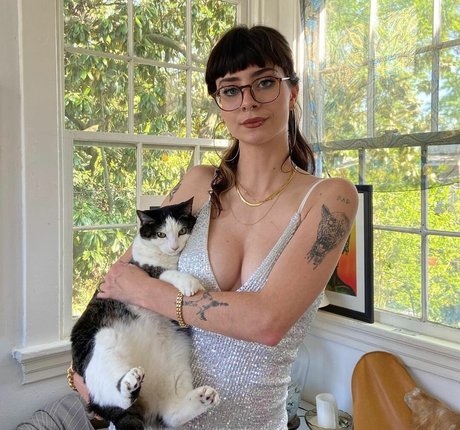 Aynsleigh Escher アートモデル ギャラリー