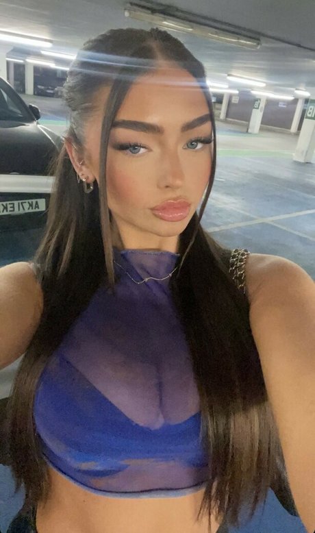 Kiera Lucy 素敵なモデル 写真