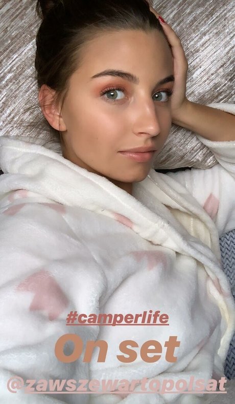 Julia Wieniawa ヌードモデル 写真