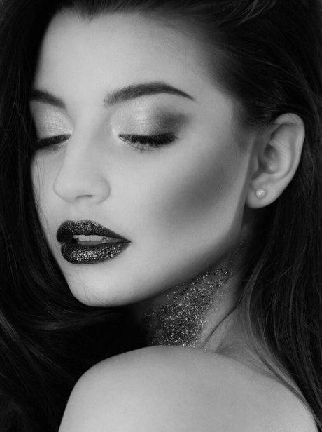 Julia Wieniawa ヌード女優 写真