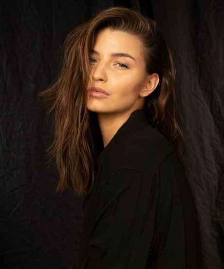 Julia Wieniawa エロティック女優 写真