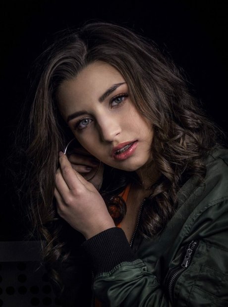 Julia Wieniawa セクシーなポルノスター ギャラリー