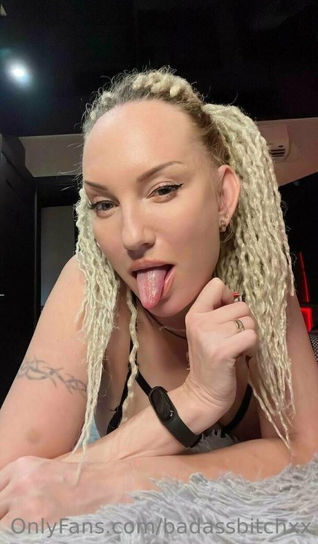 badassbitchxx ポルノモデル 写真