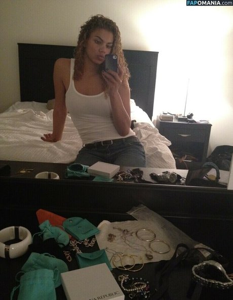 Alysha Clark 裸モデル 画像