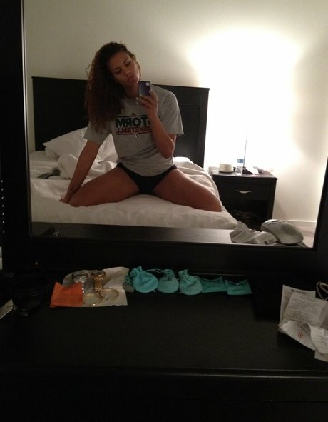 Alysha Clark 限定モデル 画像