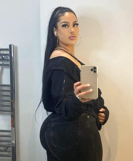 巨乳ラテン系オンリーファンズ パーフェクト 画像