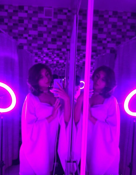 bellachary ポルノモデル 写真