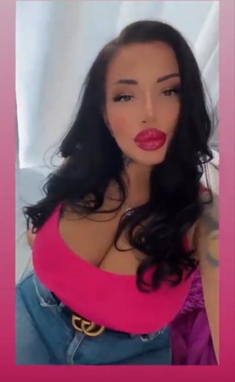 Kristina Karieva ポルノスター トップ 写真