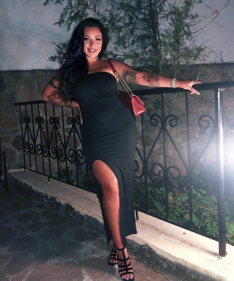 Kristina Karieva 裸モデル 画像