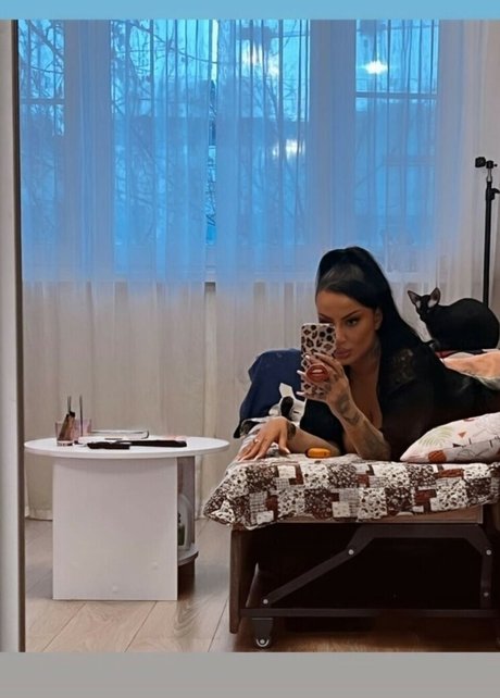 Kristina Karieva HD女優 写真