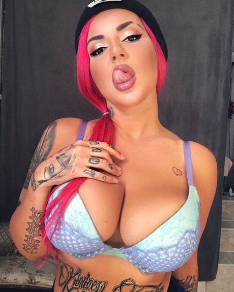 Kristina Karieva アートポルノスター 画像