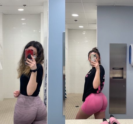 Elizabeth Grace profile image