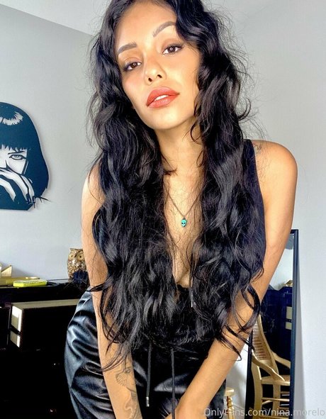 曲線美のクーガーオンリーファンズ 無料セクシー 写真