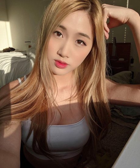 Yougelly エロティックモデル 写真