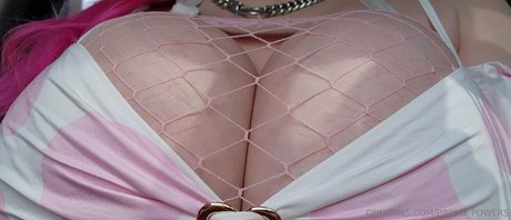 おっぱい自撮りオンリーファンズ ホット 画像