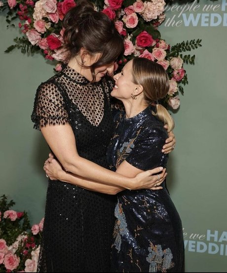 D Arcy Carden ポルノ女優 写真