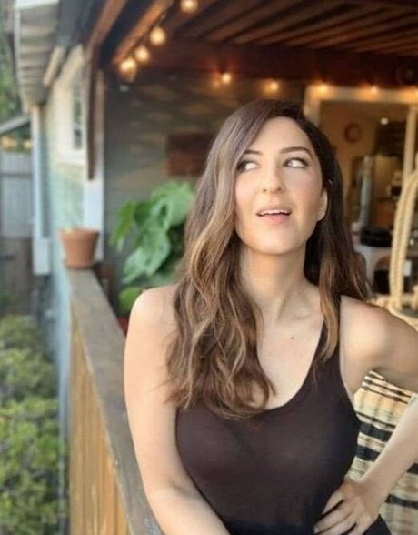D Arcy Carden xxx女優 写真