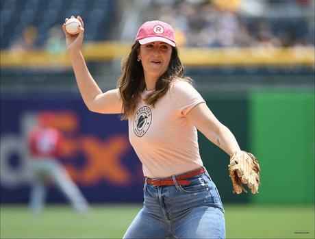 D Arcy Carden 独占モデル 画像