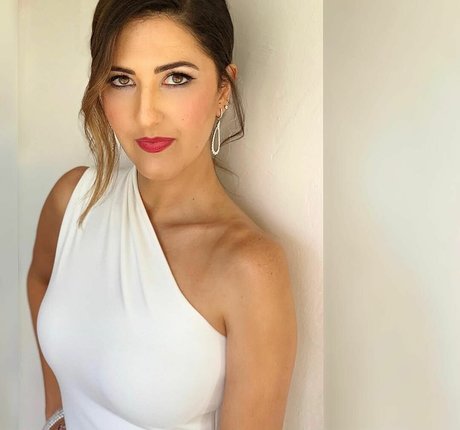 D Arcy Carden アダルトスター 写真