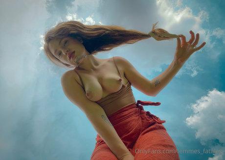 ストリッパーオンリーファンズ 無料ヌード 写真