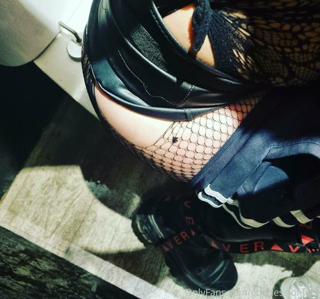 goddess of filth 裸のスター 写真