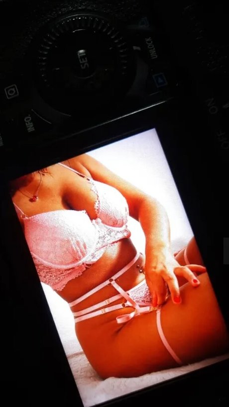 毛深い足のオンリーファンズ セクシー 写真