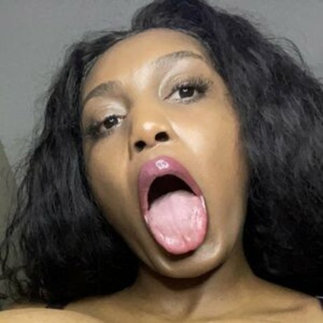 ディープスロート POV オンリーファンズ セクシー裸 写真