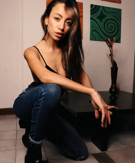 Daniworld セクシーモデル 写真