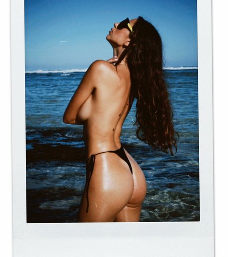 Iulia Girbu ポルノモデル 写真