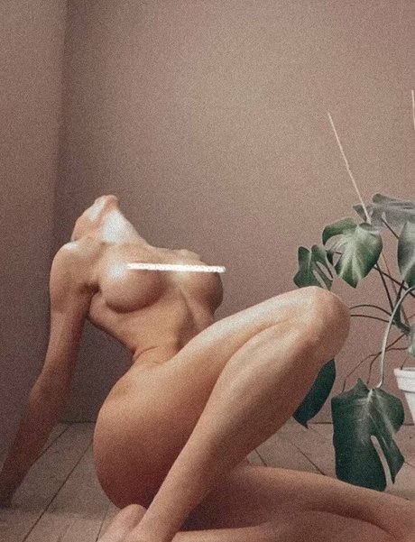 BBC フェムボーイ オンリーファンズ セクシーヌード 画像