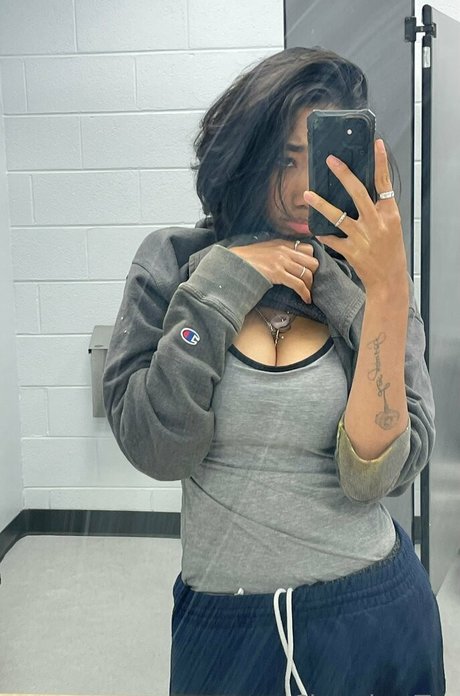 巨乳ゴスオンリーファンズ ポルノグラフィック 写真